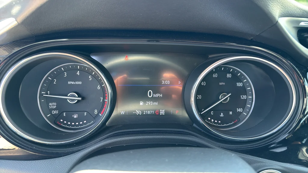 Used 2021  Buick Select image 19