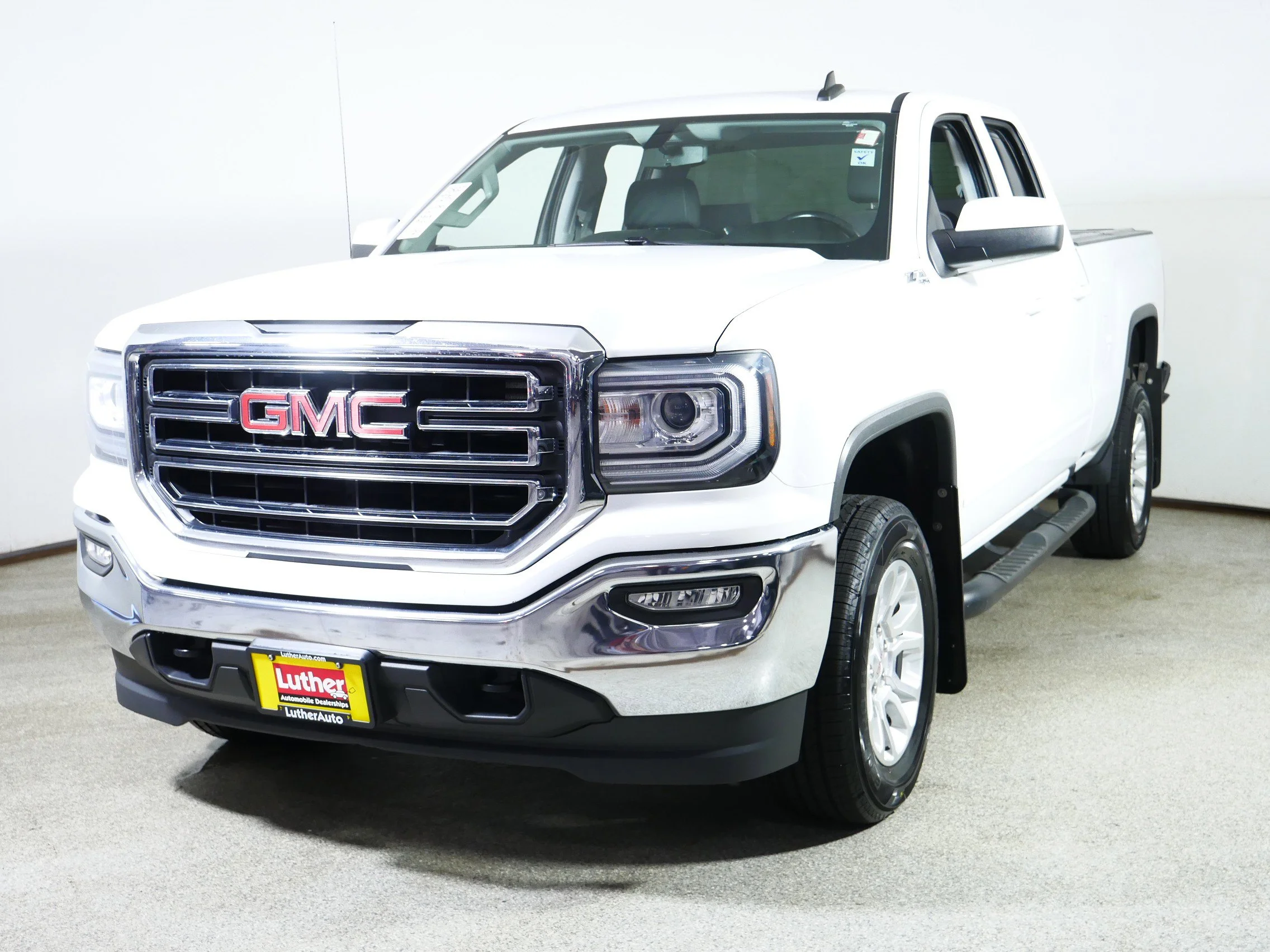 Used 2019 Summit White GMC SLE image 3