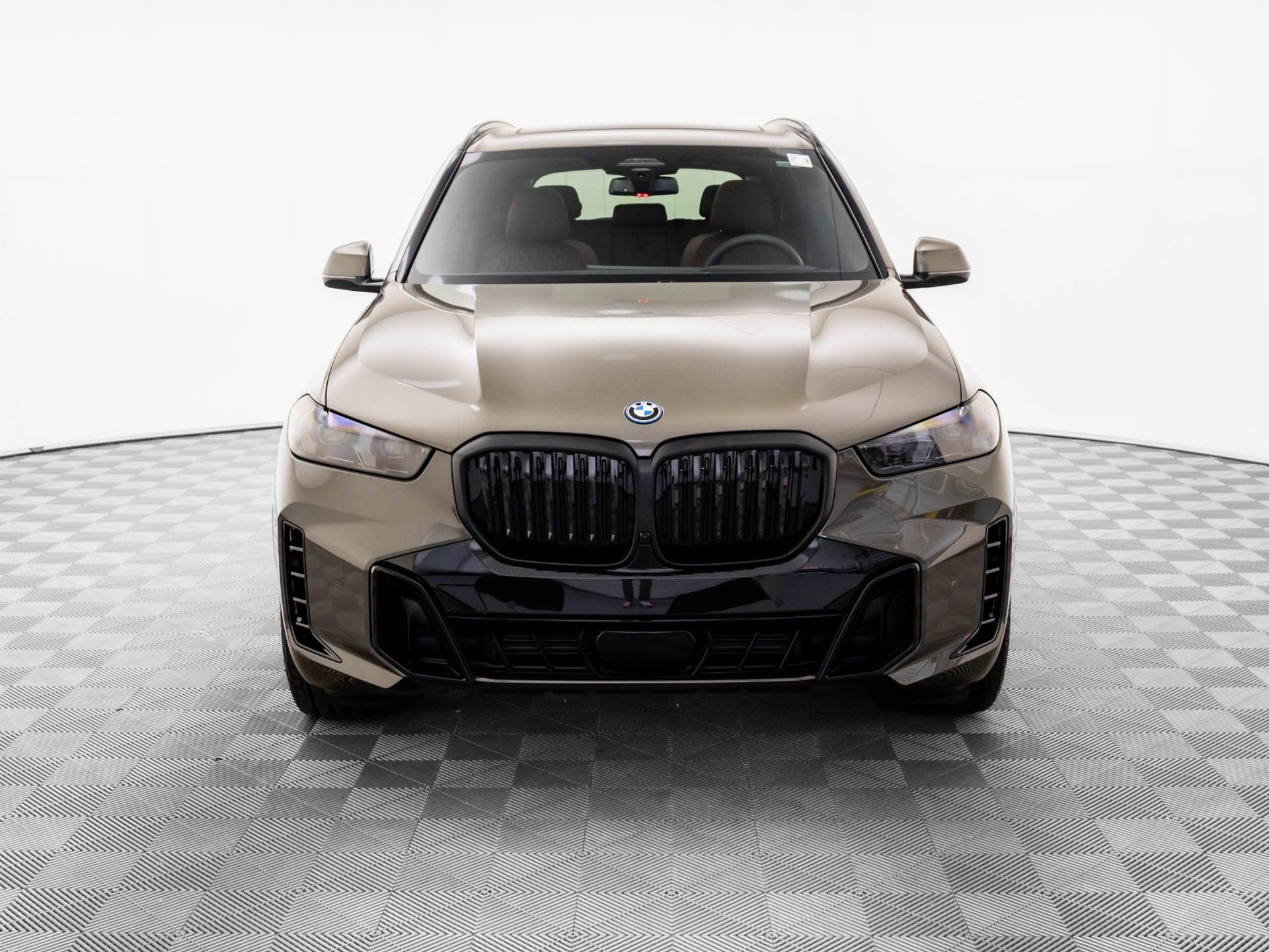 New 2026 Manhattan Green Metallic BMW xDrive50e image 9
