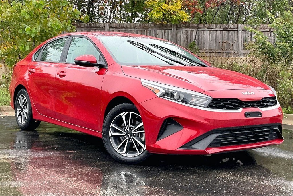Used 2023 Red Kia LXS image 35