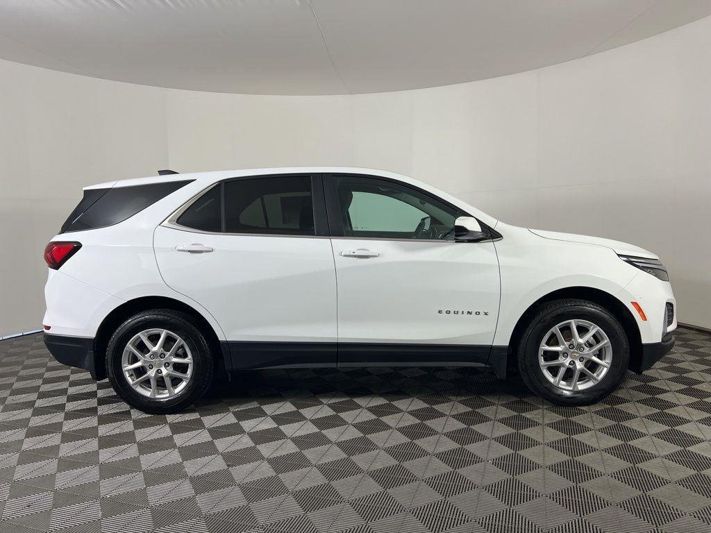 Used 2024 Summit White Chevrolet LT image 3