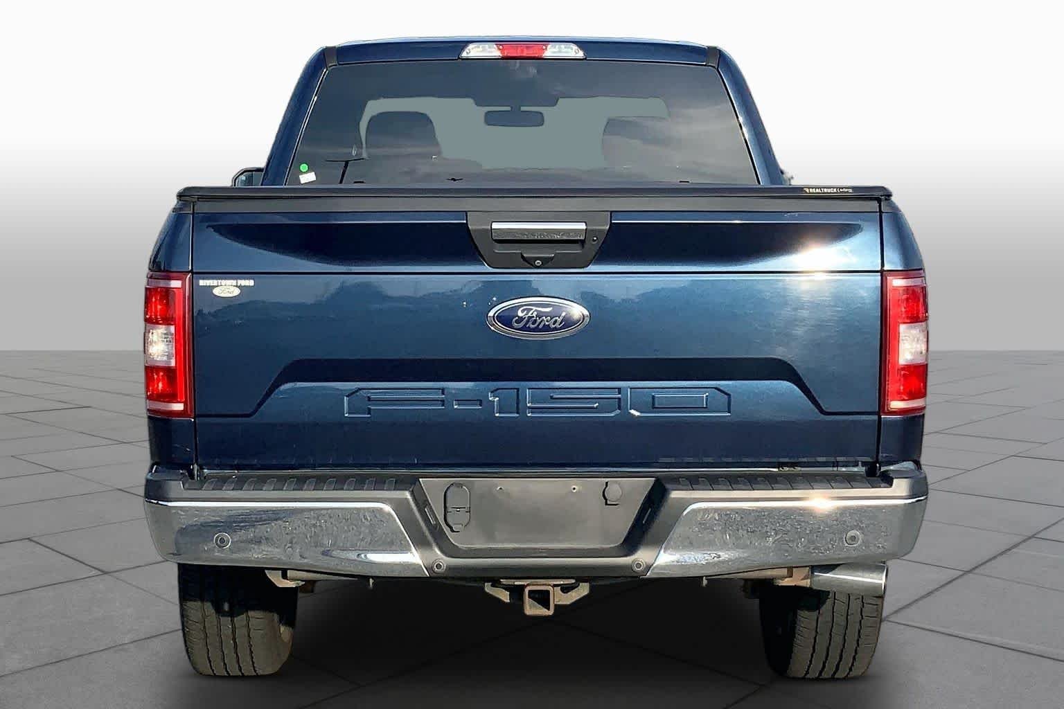 Used 2018 Blue Jeans Metallic Ford XLT image 4