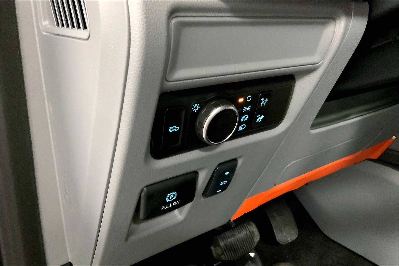 2025 Ford F-150 Lightning Flash - Photo 18