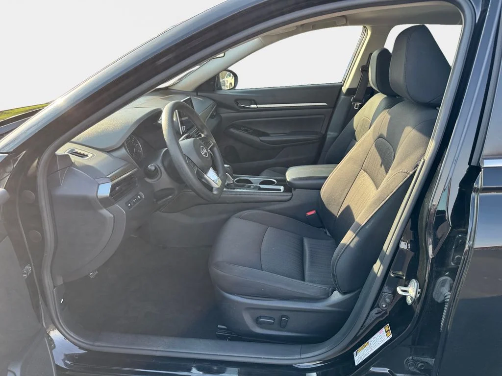 Used 2023 Super Black Clearcoat Nissan 2.5 SV image 12