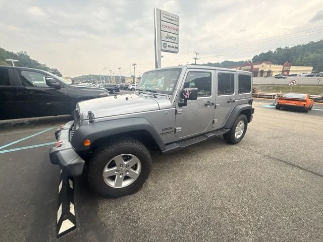 Used 2017 Silver Jeep Unlimited Sport image 3