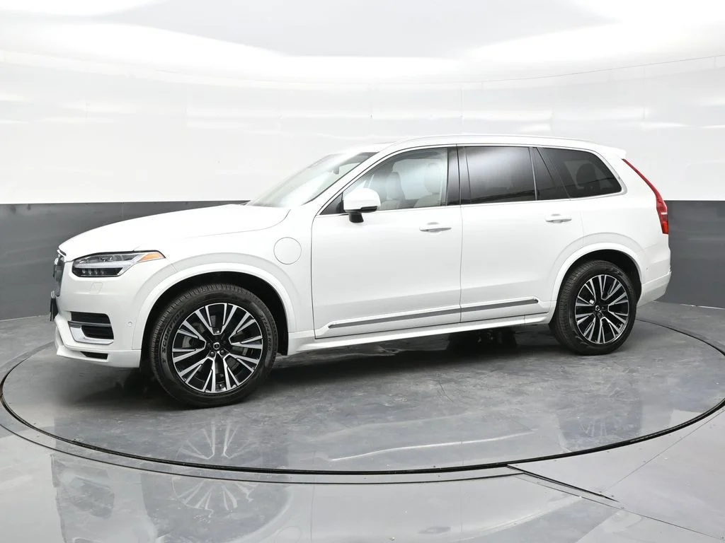 Certified Used 2025 Crystal White Volvo Plus image 3