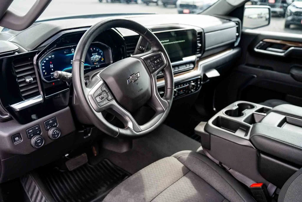 Used 2023 White Chevrolet RST image 10