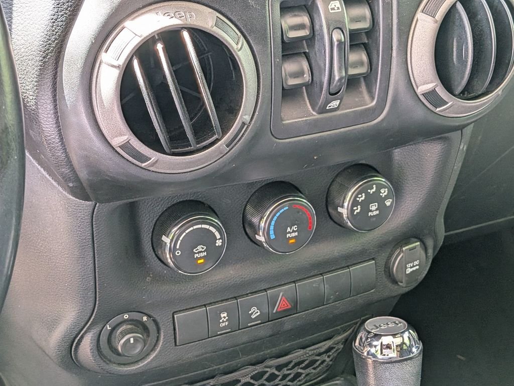 Used 2016 White Jeep Unlimited Sport image 22