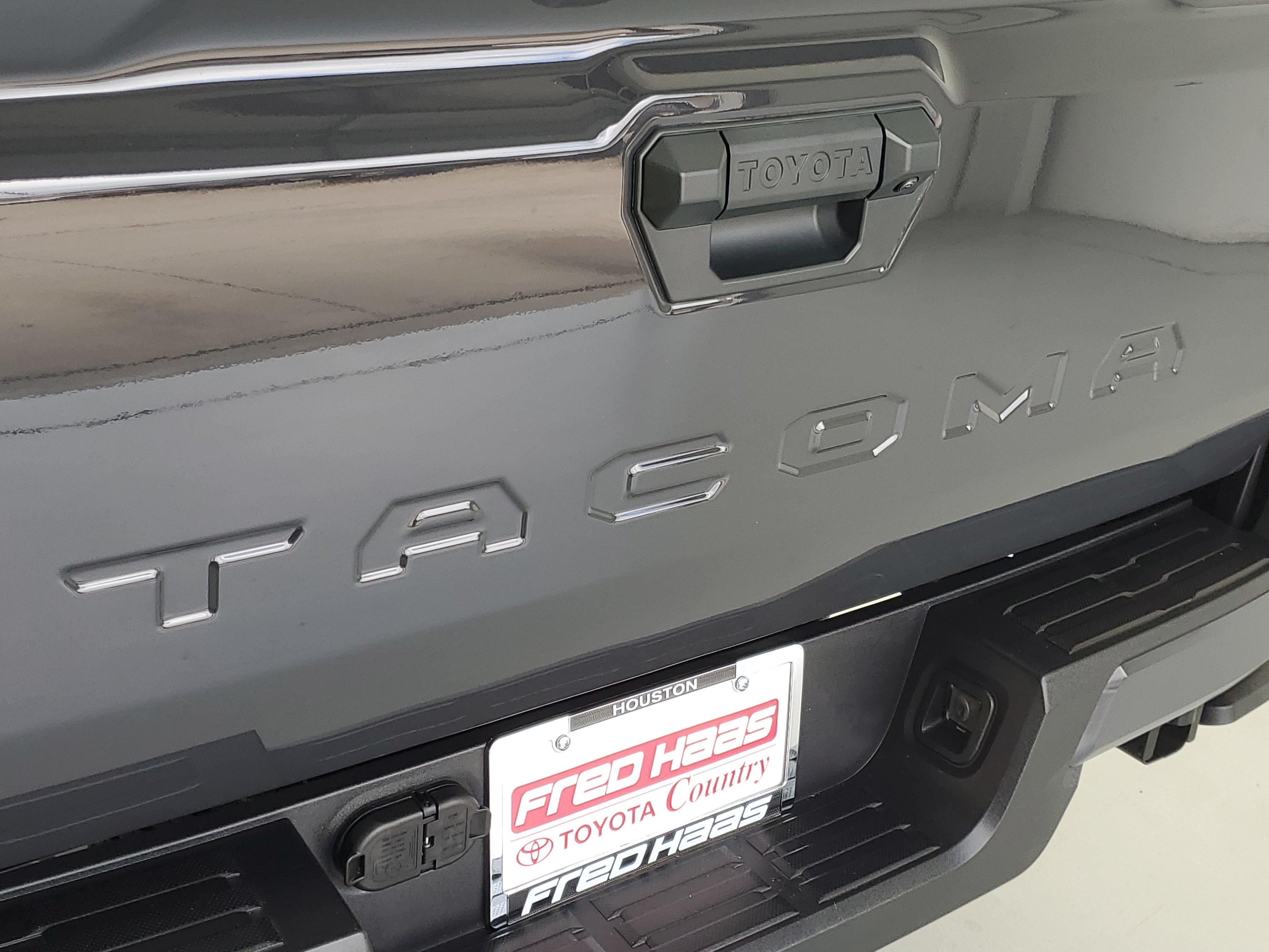 Used 2025 Underground Toyota SR5 image 9