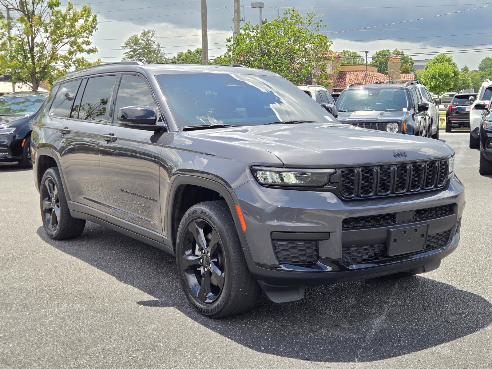 Used 2025 Gray Jeep Laredo image 3