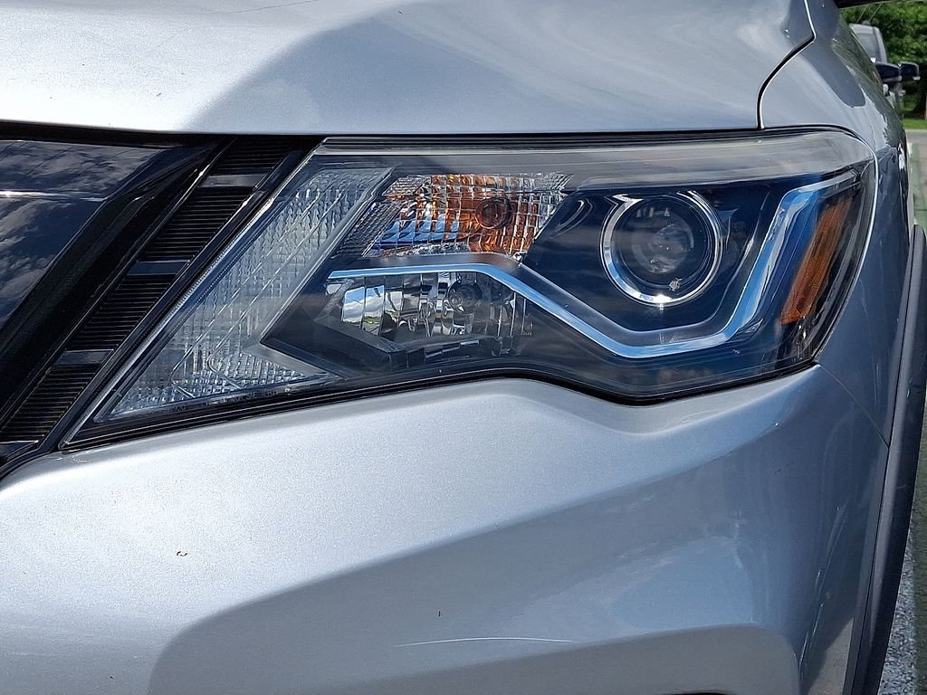 Used 2020 Silver Nissan SV image 8