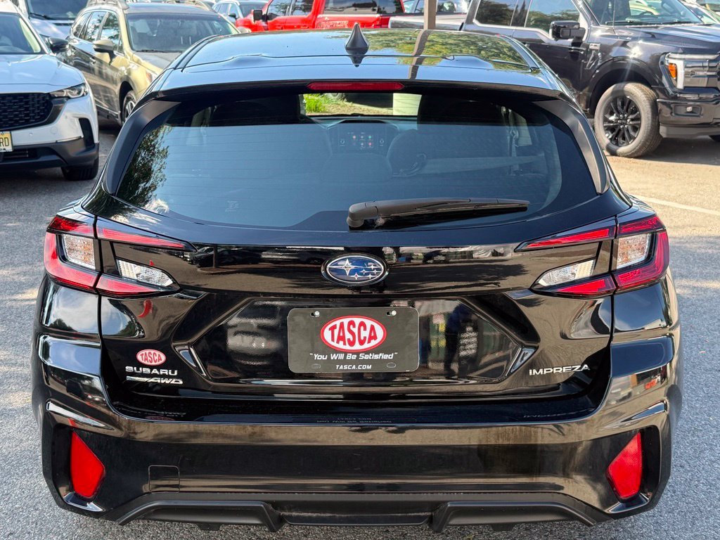 Used 2024 Crystal Black Silica Subaru Base image 9