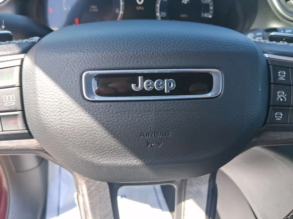 Used 2024 Velvet Red Pearlcoat Jeep Limited image 20