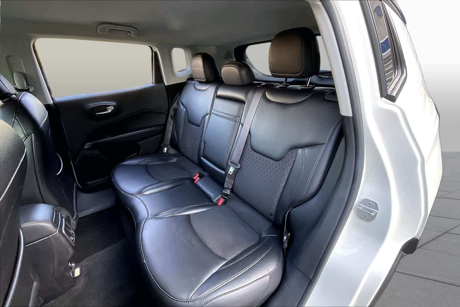 Used 2019 White Clearcoat Jeep Latitude image 19