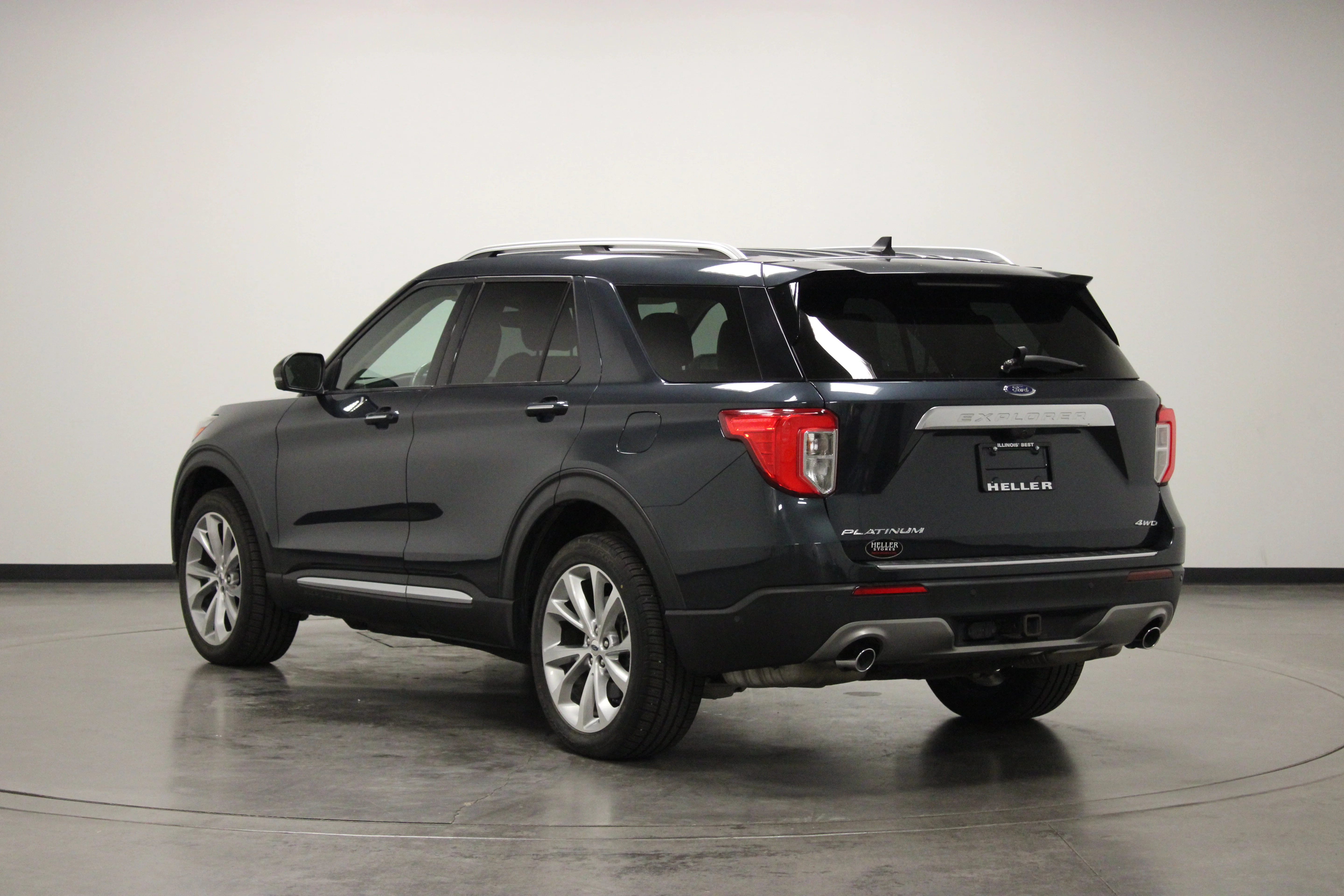 Used 2022 Stone Blue Metallic Ford Platinum image 6