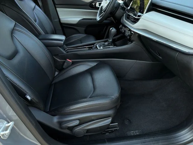 Used 2024 Gray Jeep Limited image 31