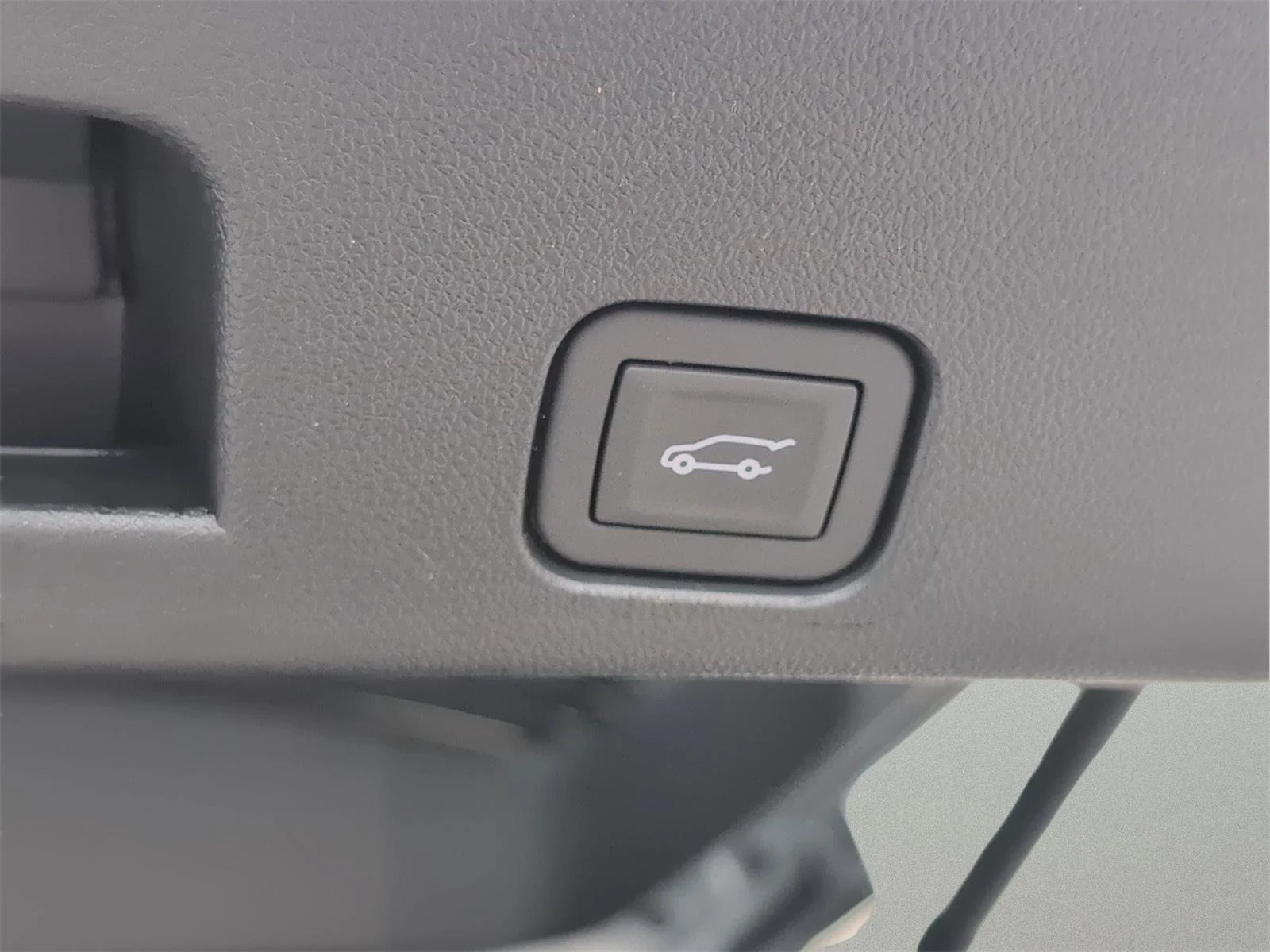 New 2026 Sterling Metallic GMC Elevation image 34