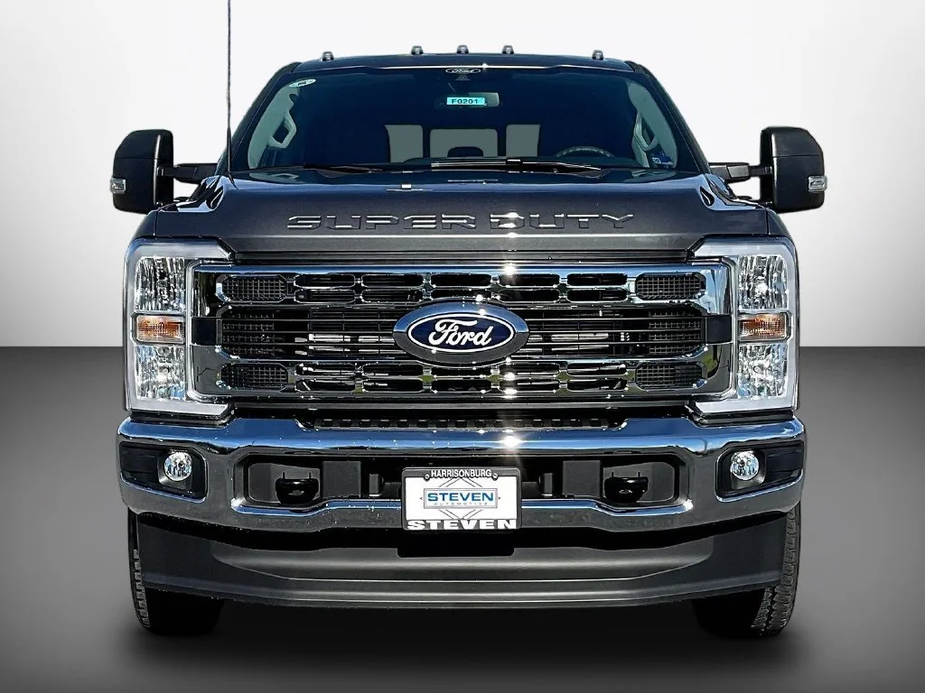 New 2027 Carbonized Gray Metallic Ford F-250® XLT image 15