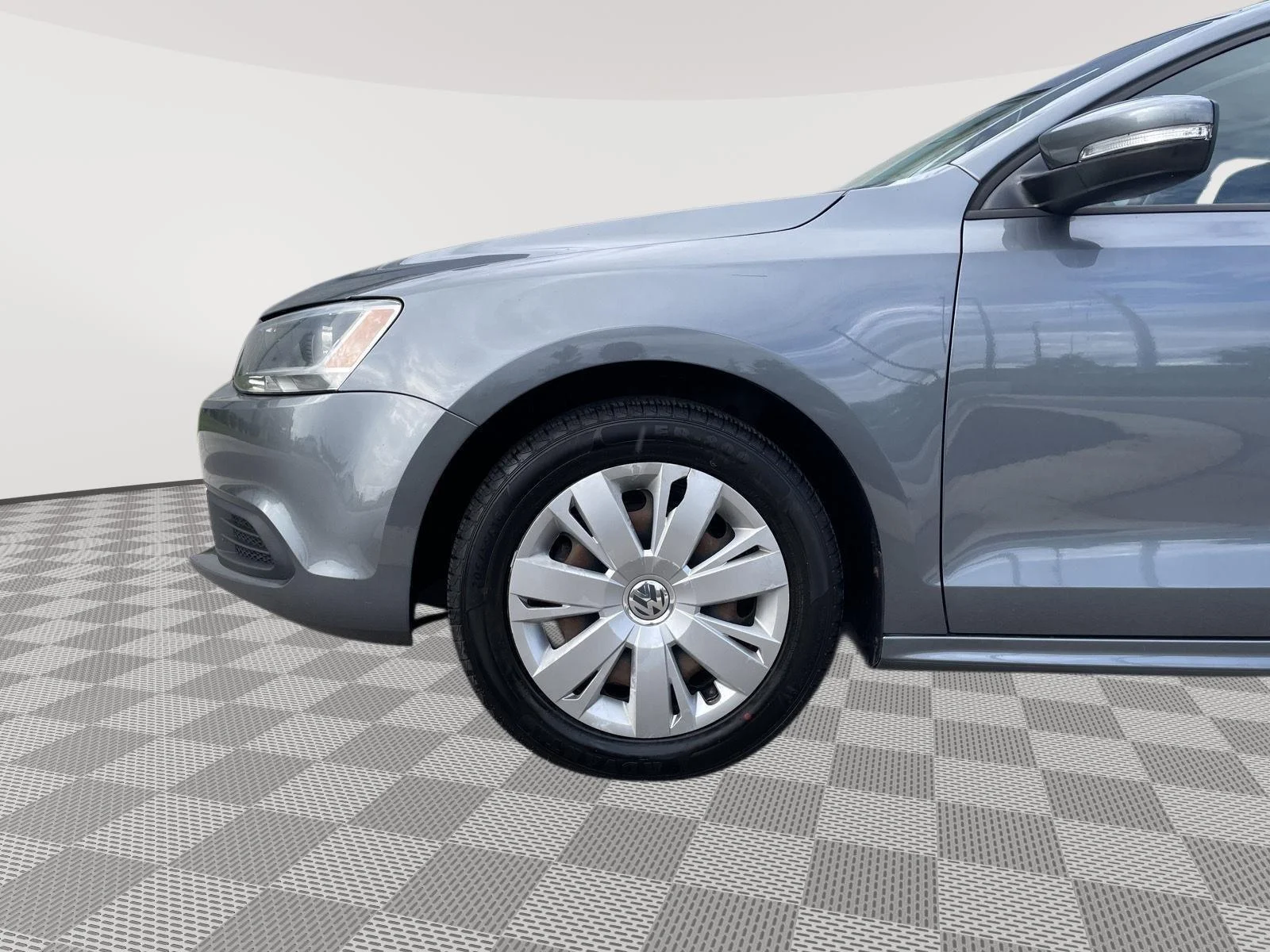 Used 2014 Platinum Gray Metallic Volkswagen SE image 11