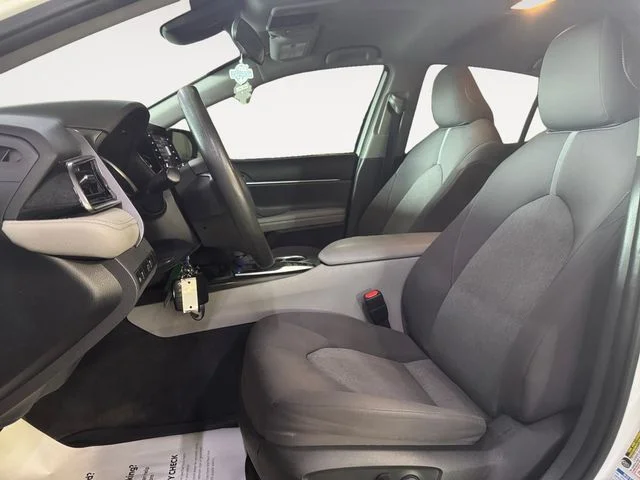 Used 2022 White Toyota LE image 10