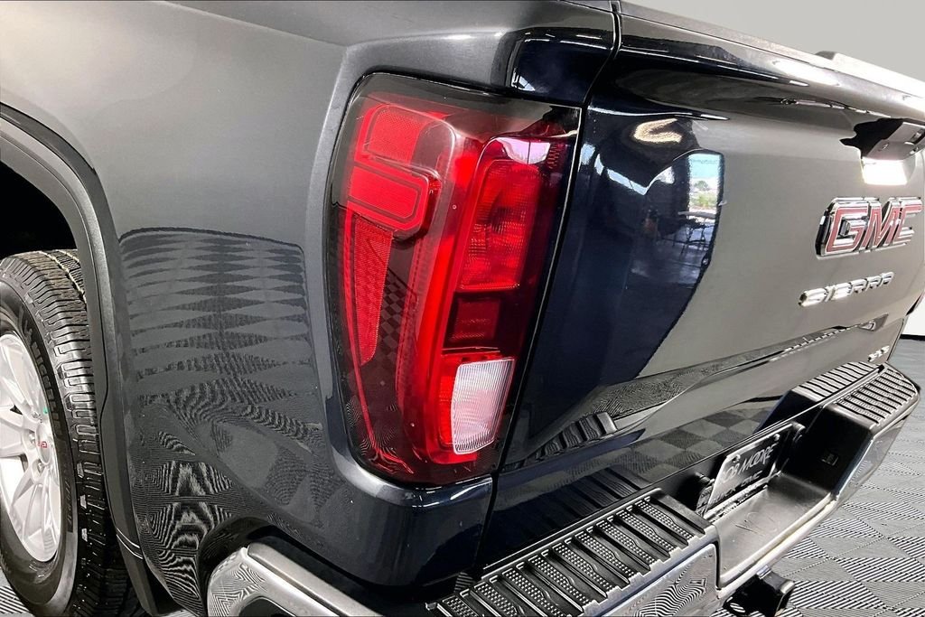 Used 2020 Black GMC SLE image 23
