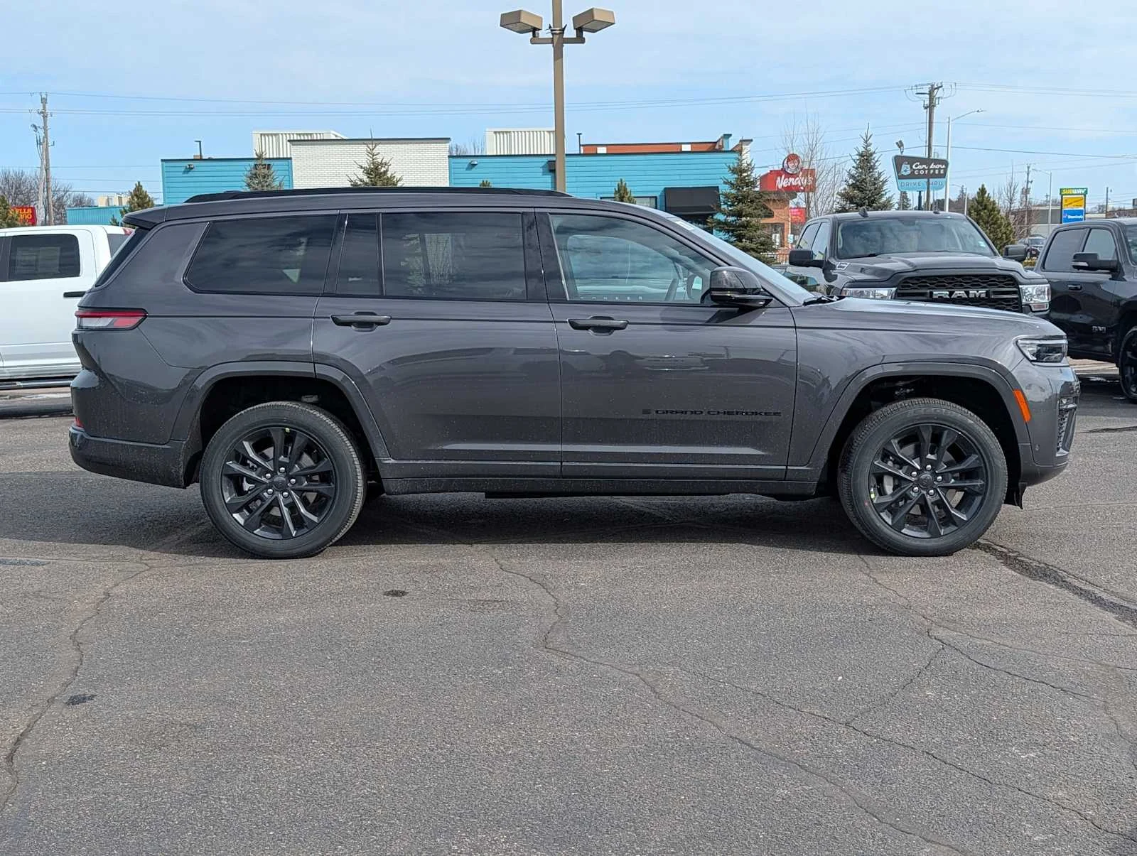 New 2026 Baltic Gray Metallic Clear-Coat Exterior Paint Jeep Limited Reserve image 8