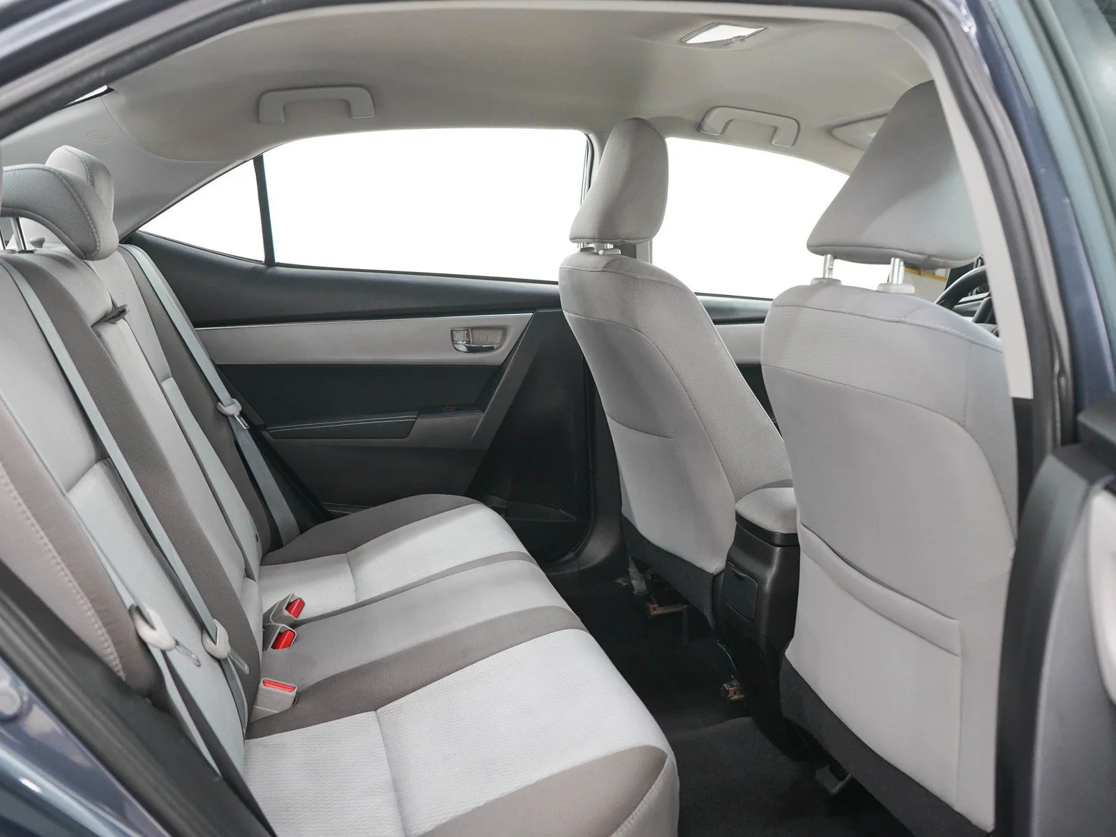 Used 2017  Toyota LE image 12