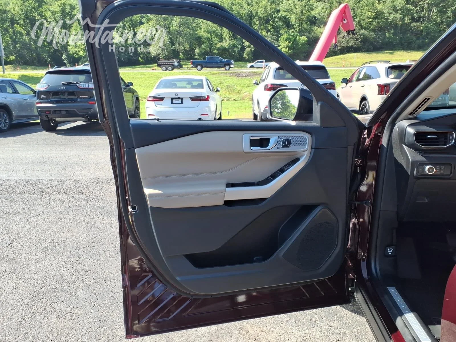 Used 2022 Burgundy Velvet Metallic Tinted Clearcoat Ford Limited image 13