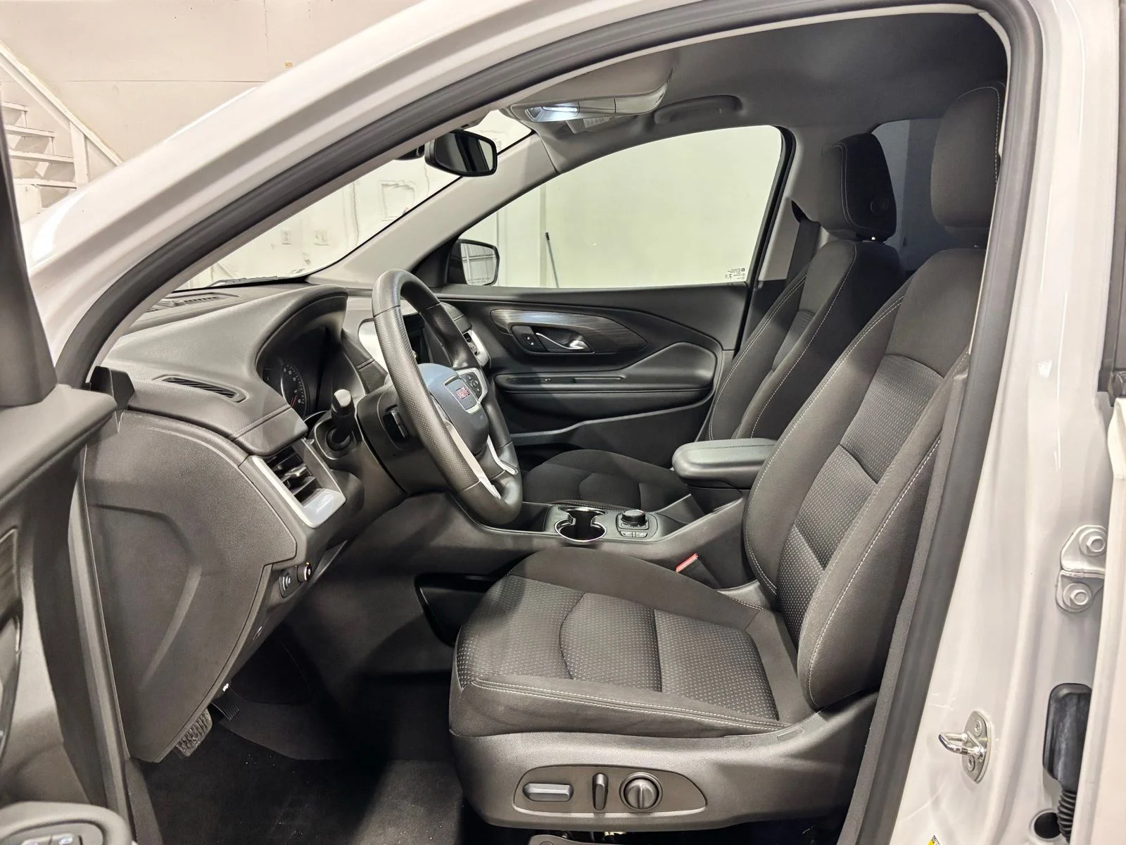 Used 2024 White GMC SLE image 15