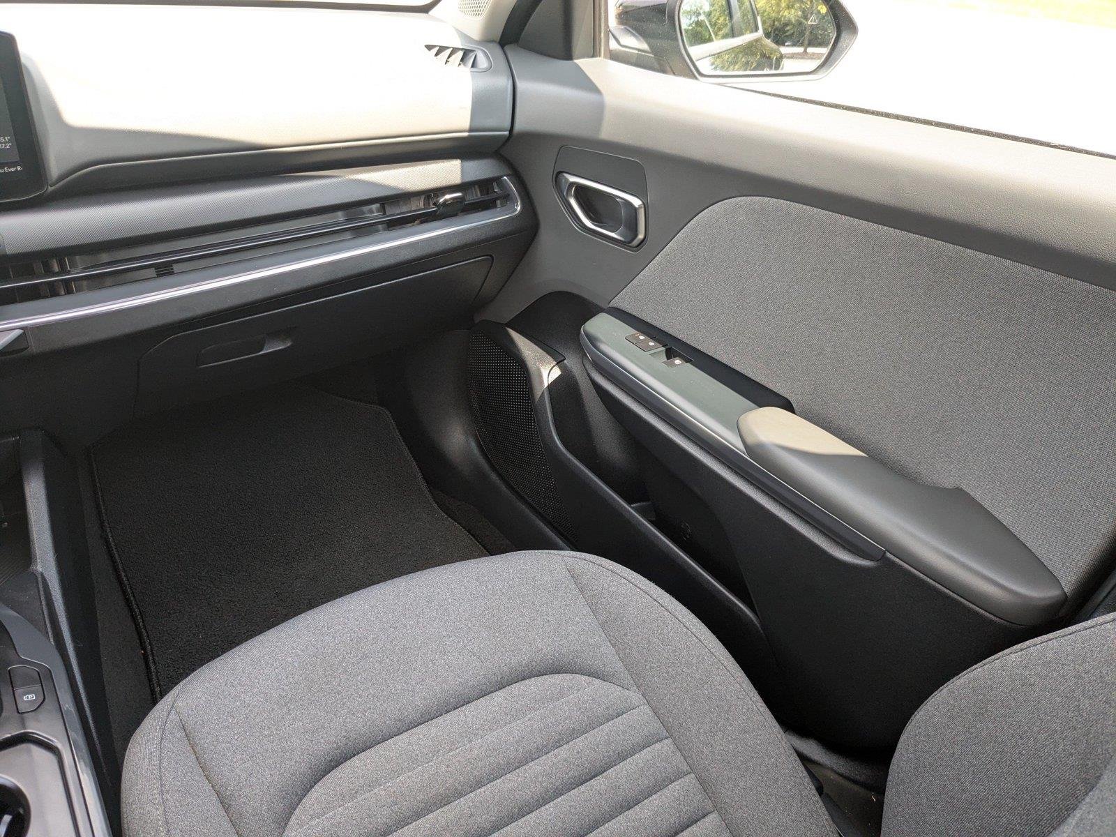 Used 2025 Aurora Black Pearl Kia EX image 15