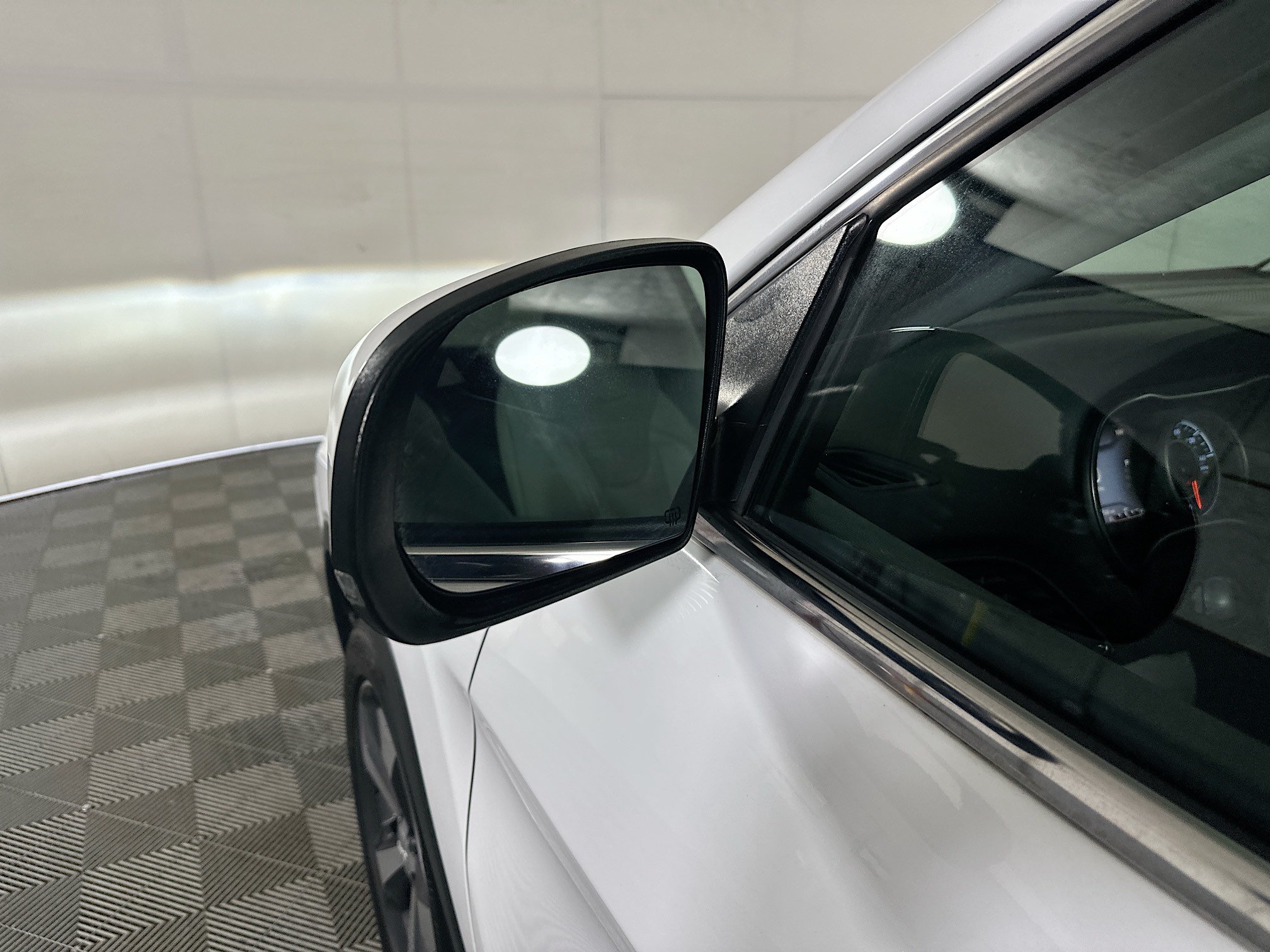 Used 2019 Bright White Clearcoat Jeep Limited image 10