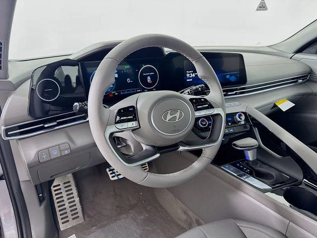 2025 Hyundai Elantra Blue - Photo 11