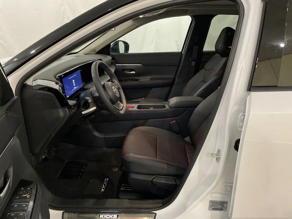 New 2026 Aspen White TriCoat / Super Black Two-tone Nissan SR image 11