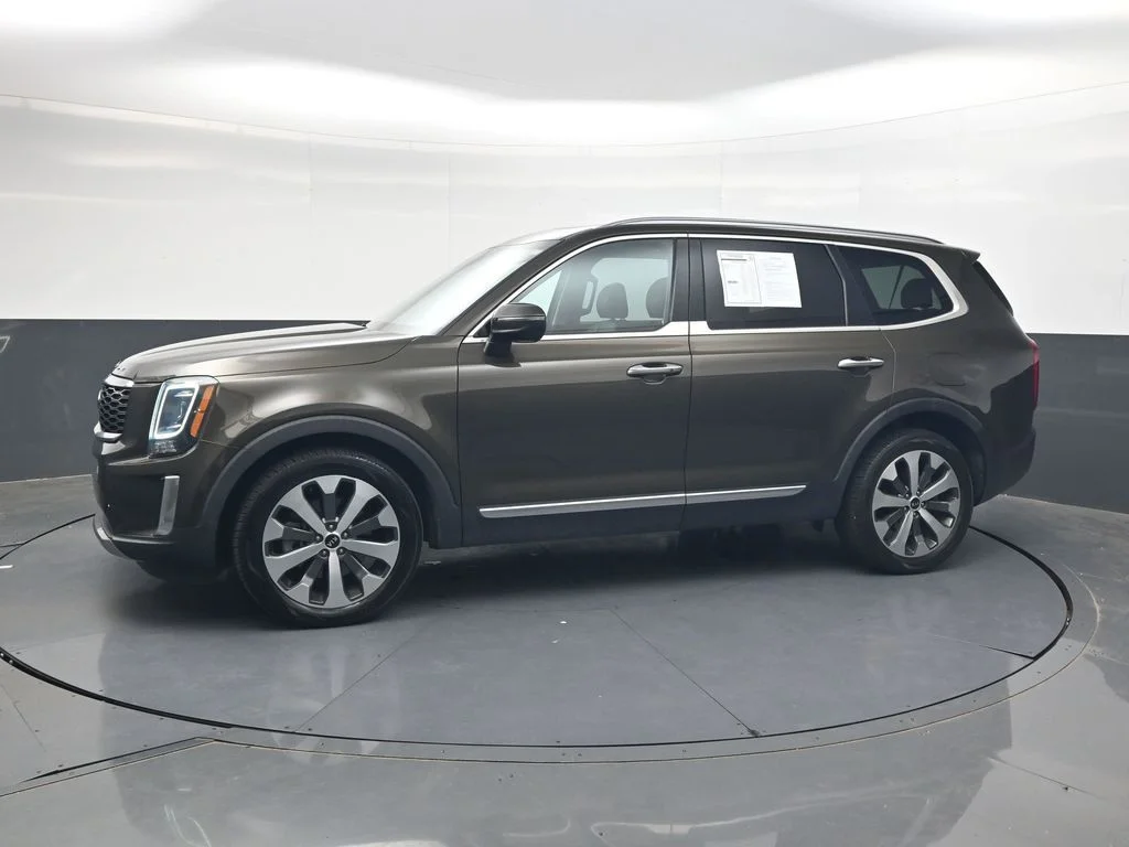 Used 2021 Green Kia S image 11