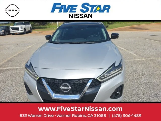 Used 2023 Silver Nissan Platinum image 3