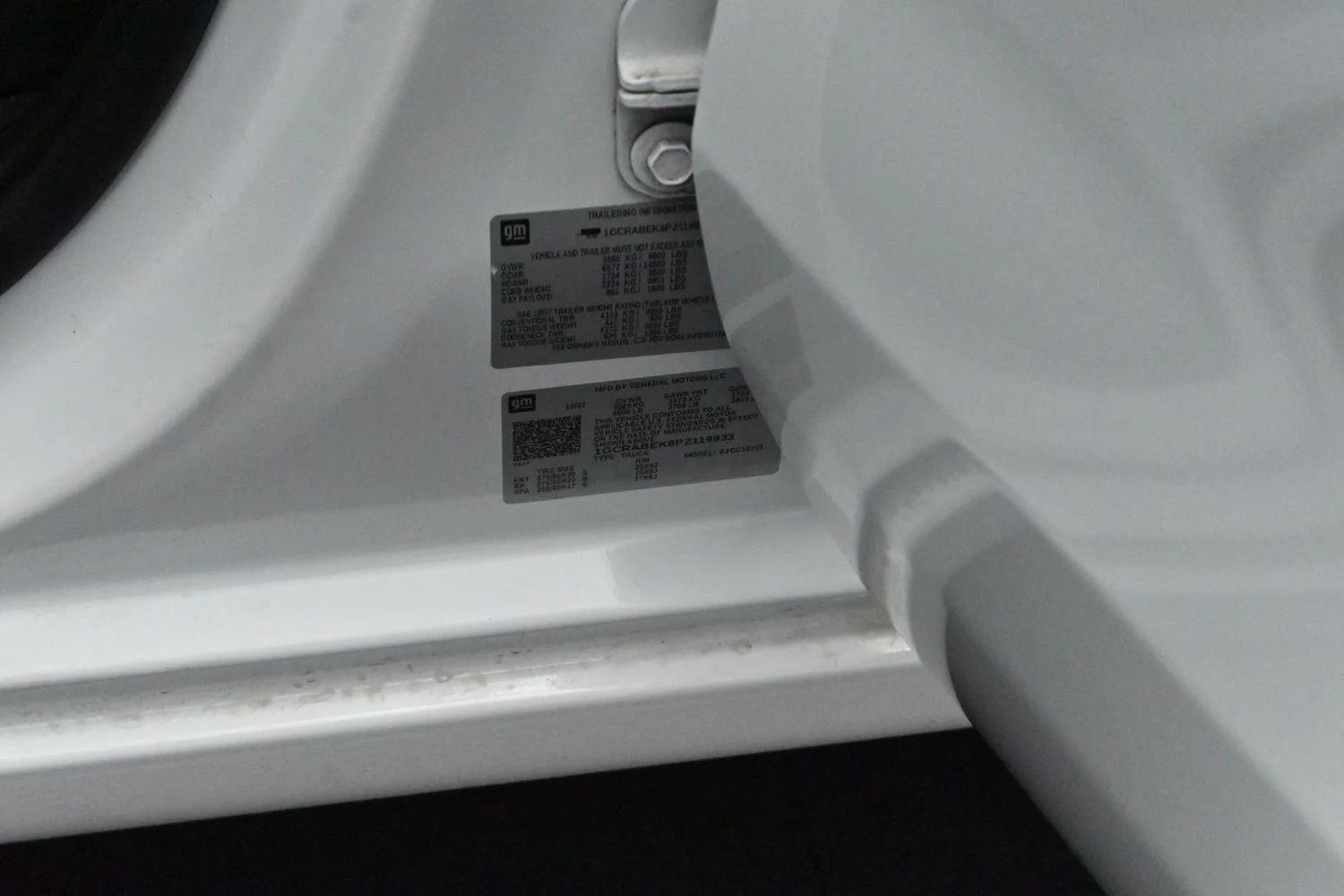Used 2023 Summit White Chevrolet Custom image 33