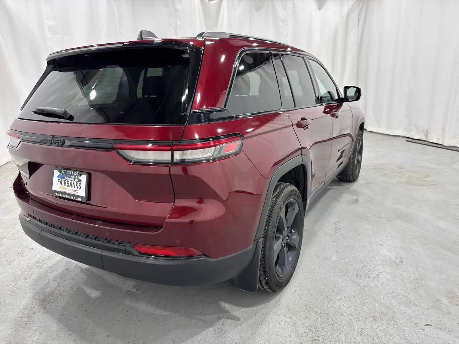 Used 2023 Red Jeep Altitude 4x4 image 5