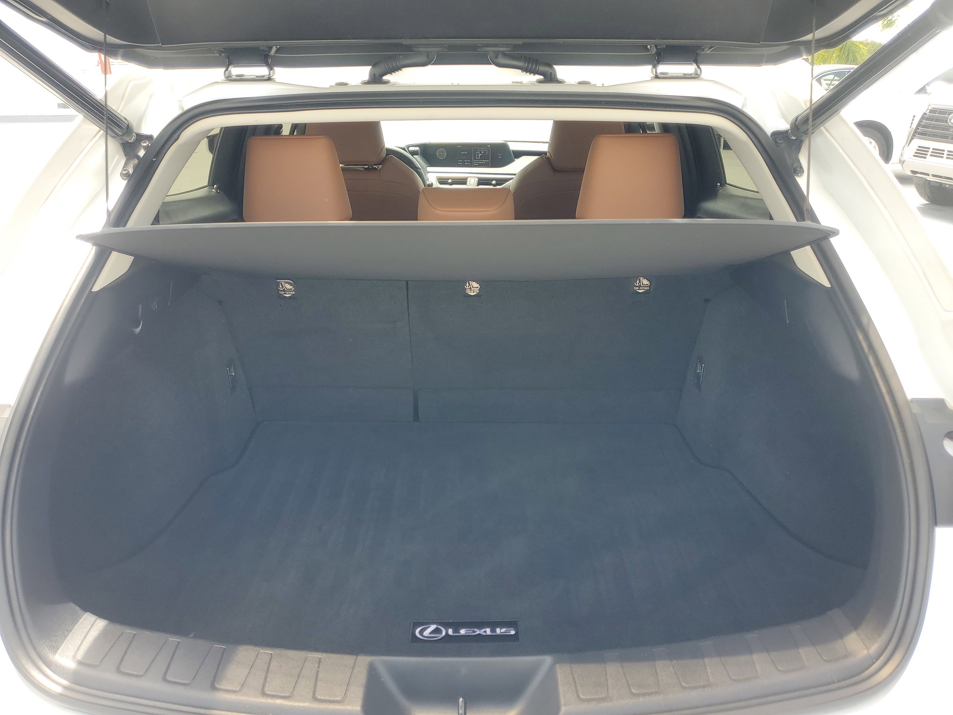 Certified Used 2022 White Pearl Lexus UX 200 image 8