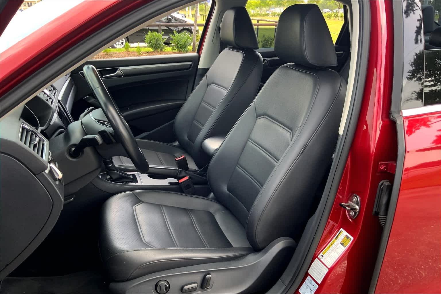 Used 2017 Fortana Red Volkswagen R-Line w/Comfort Pkg image 7