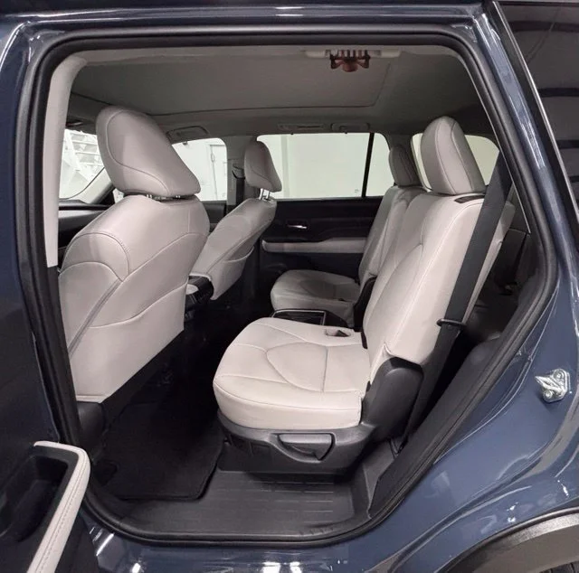 Used 2025 White Toyota XLE image 25