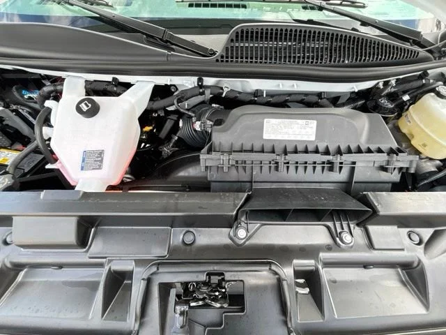 New 2026 Summit White Chevrolet 1WT image 25
