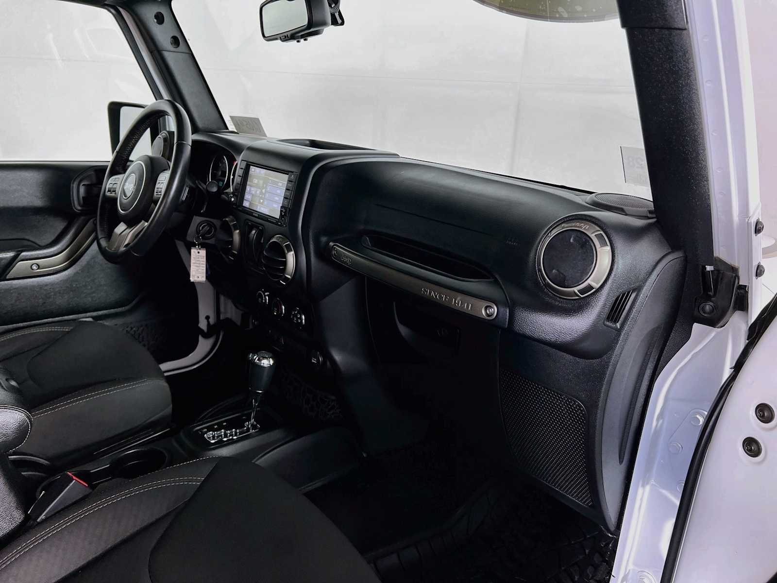 Used 2018 Bright White Clearcoat Jeep Golden Eagle image 27