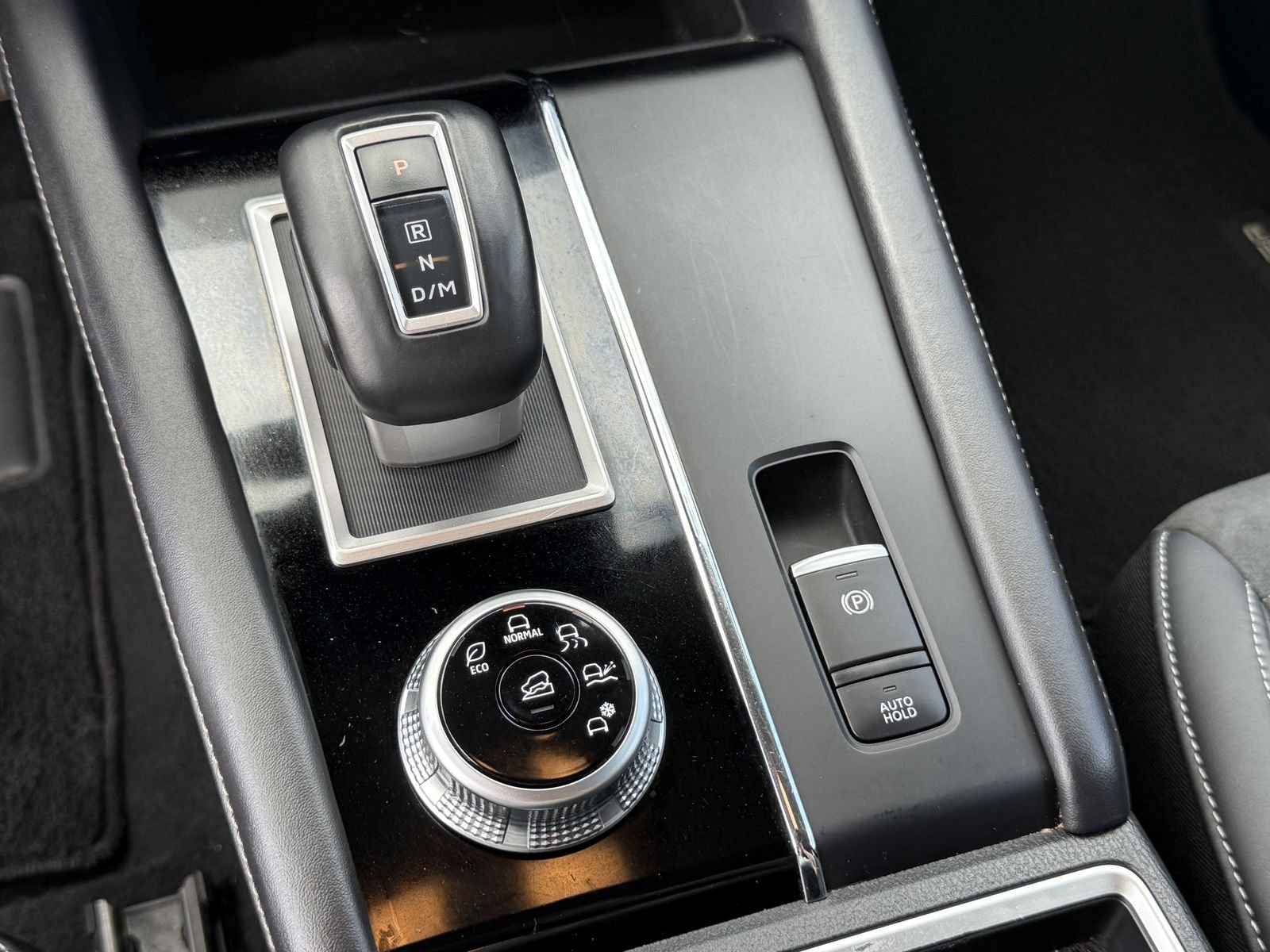 Used 2024 Alloy Silver Metallic Mitsubishi SE image 25