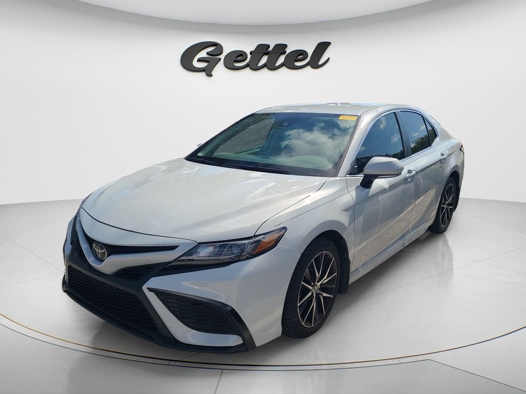 2023 Toyota Camry SE's photo