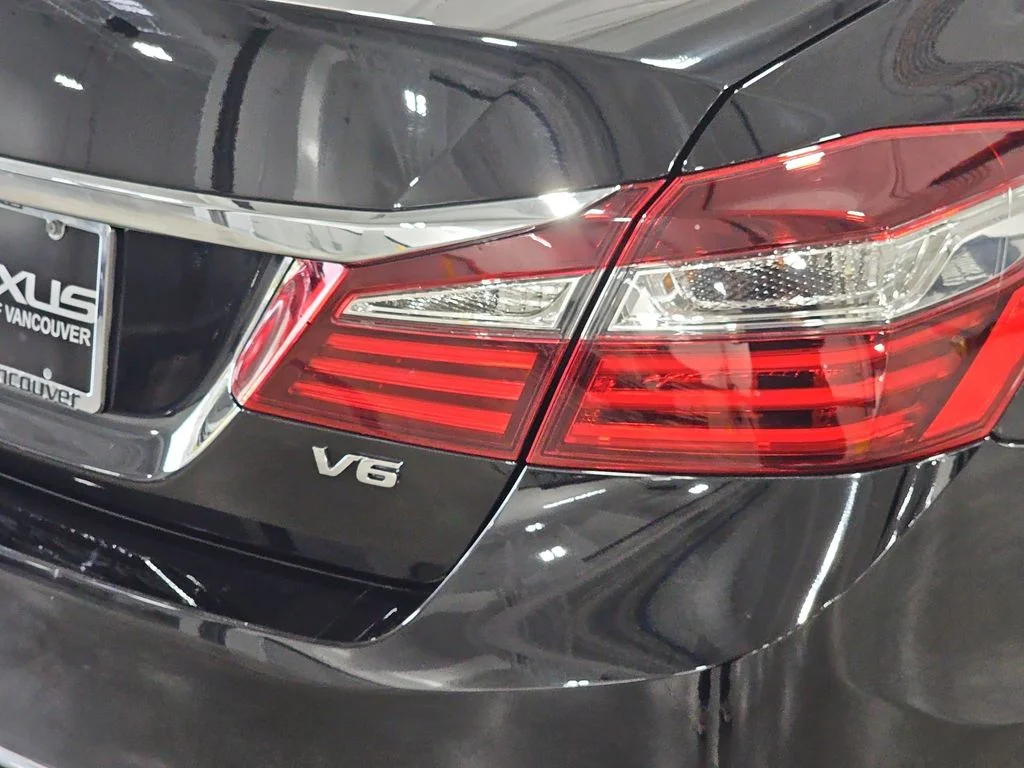 Used 2017  Honda EX-L image 33