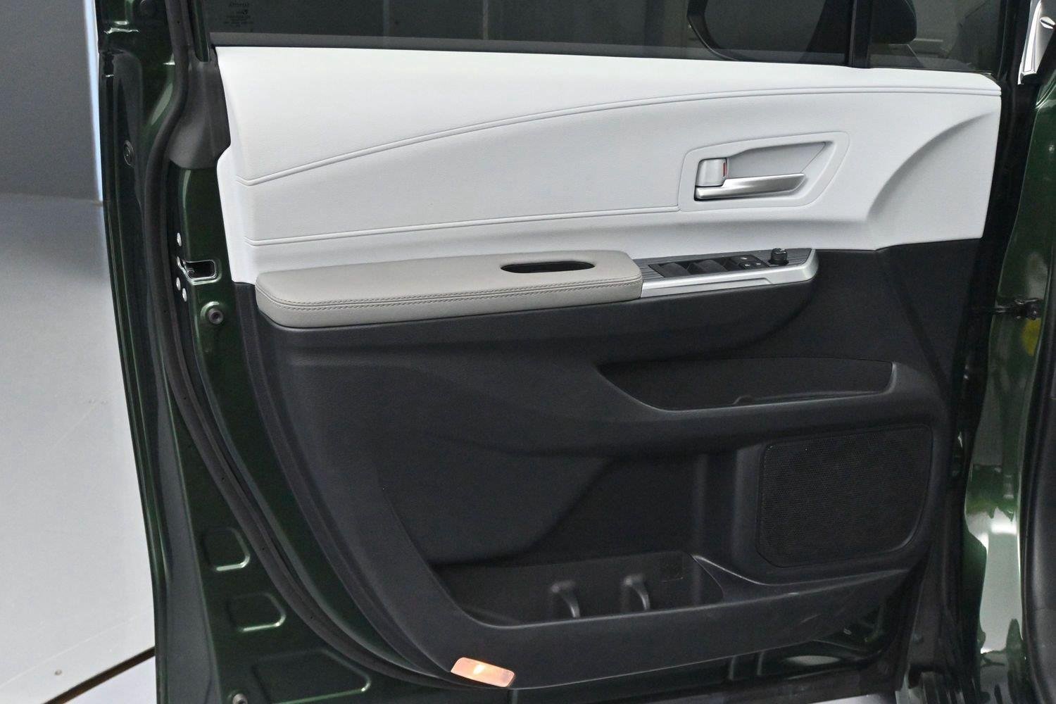 Used 2025 Cypress Toyota XLE 8-Passenger image 11