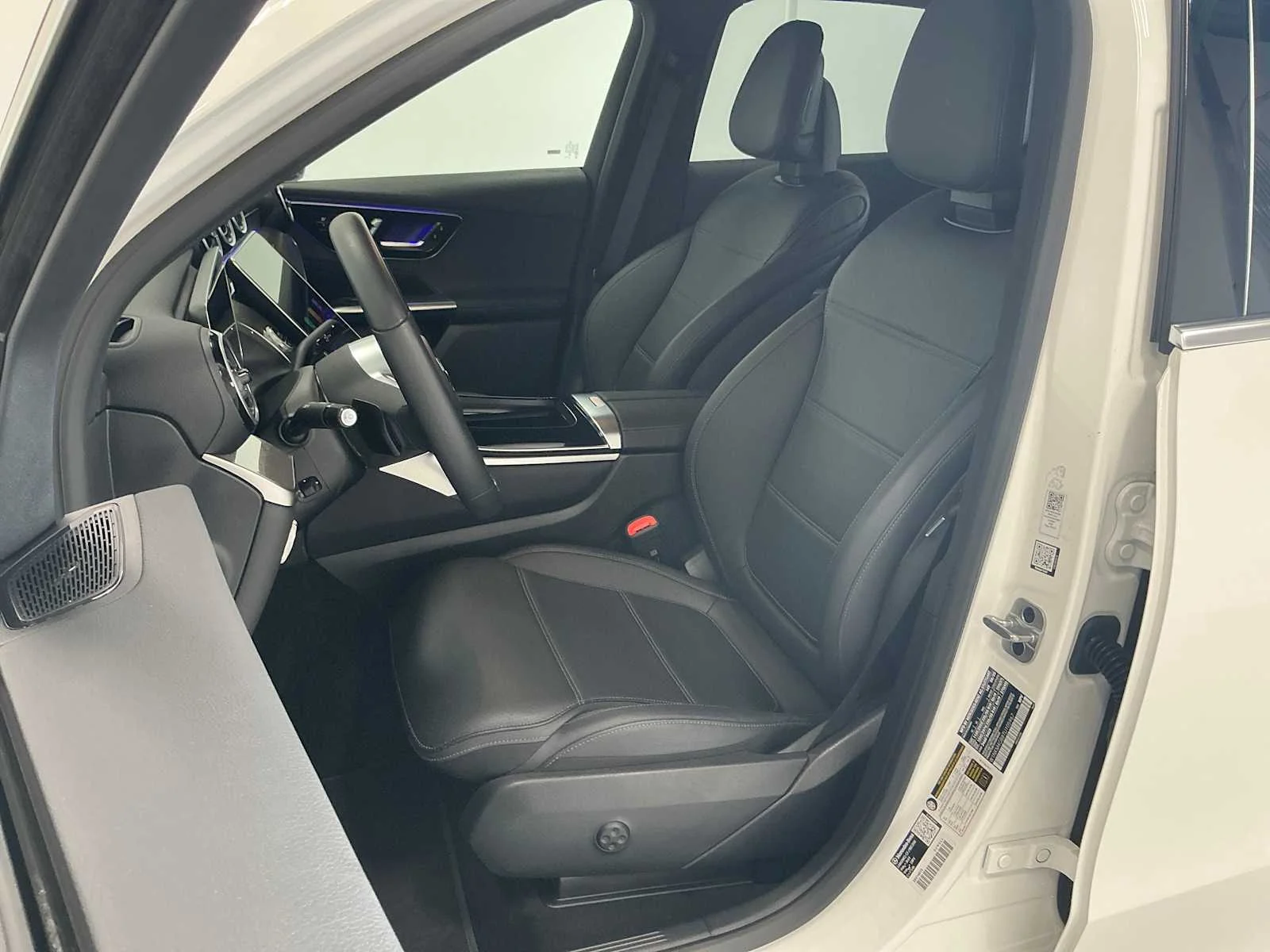 Certified Used 2026 Polar White Mercedes-Benz GLC 300 image 11