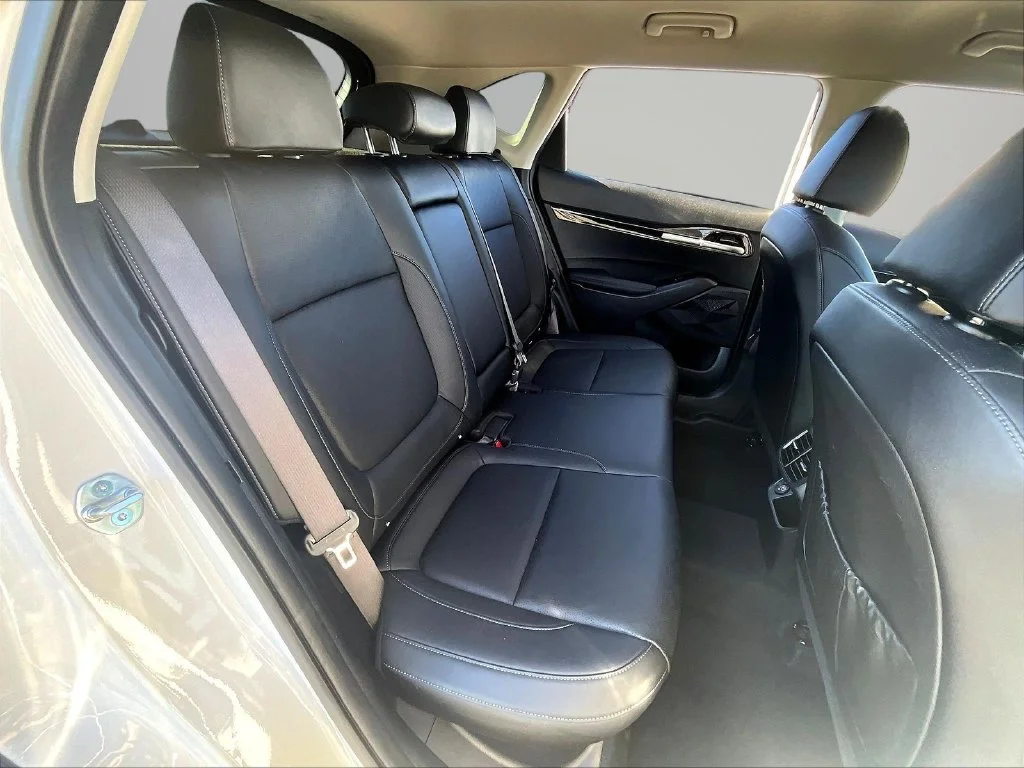 Used 2023 White Kia SX image 26