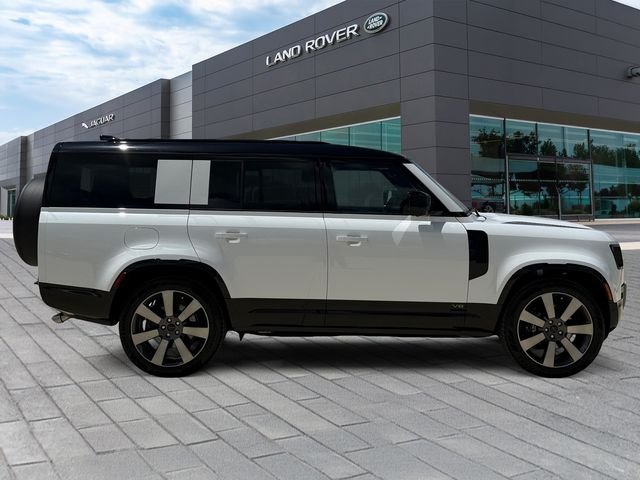 Certified Used 2026 White Land Rover V8 image 6