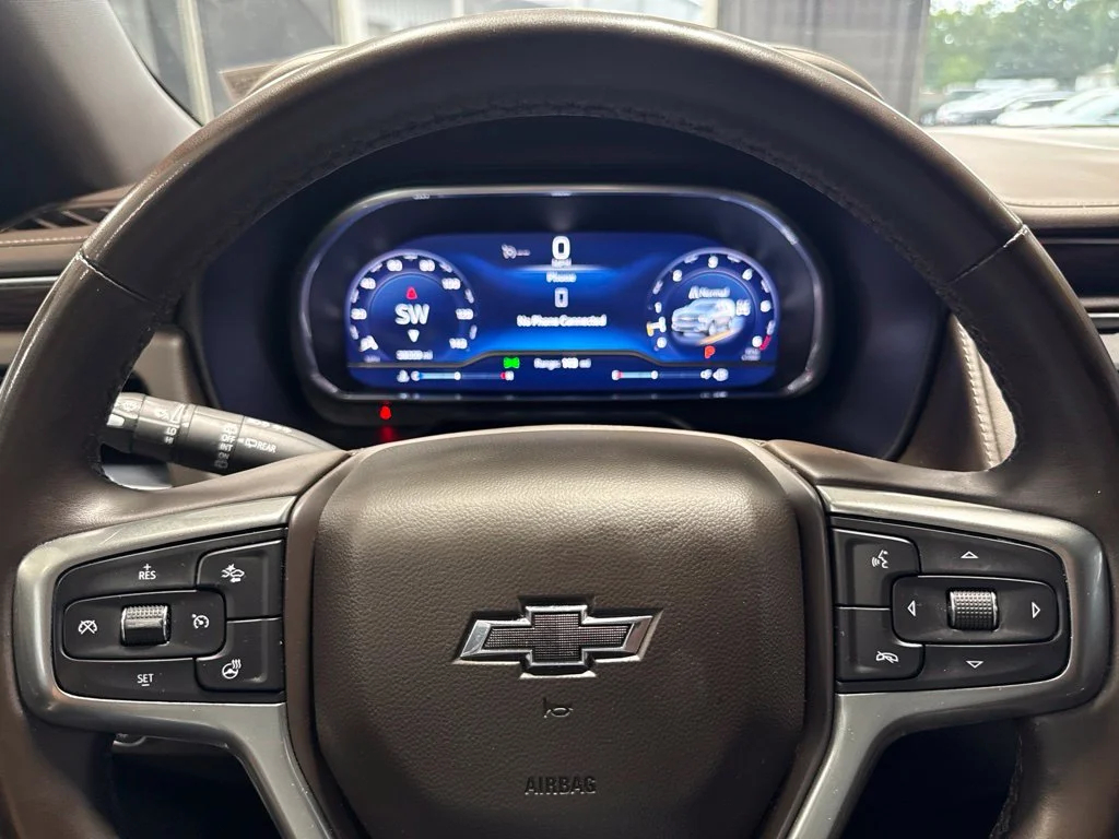 Used 2023 White Chevrolet Z71 image 31